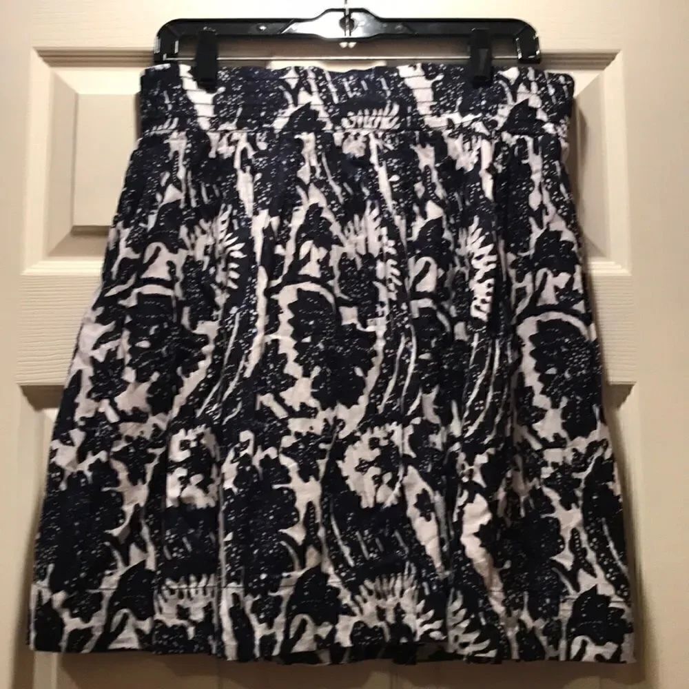(5/$25) Banana Republic Factory Navy Floral Skirt